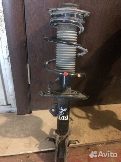 Стойка амортизатора Ниссан Жук /Разбор ниссан джук