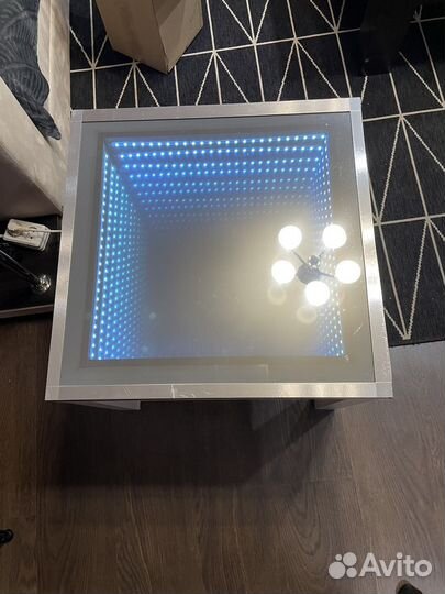 Журнальный столик с эффектом бездны