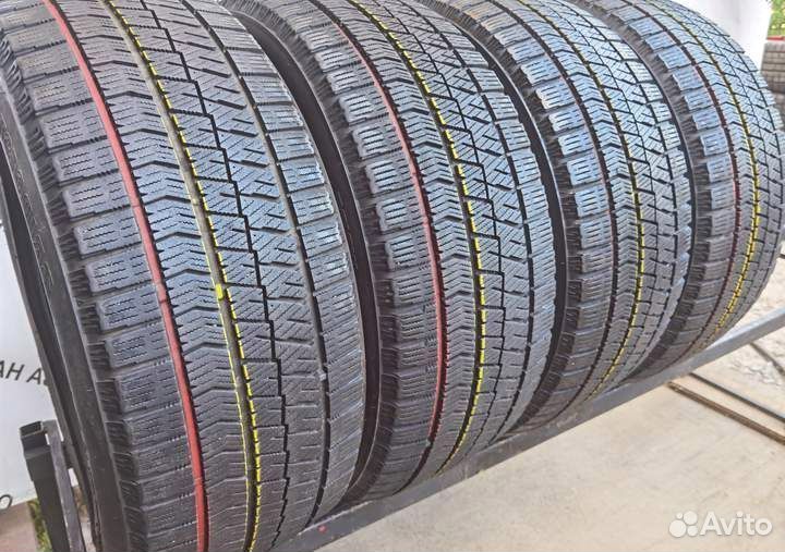 Bridgestone Blizzak VRX2 205/50 R17 99H