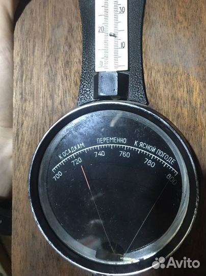 Настенные часы «Маяк» СССР, с барометром, рабочие