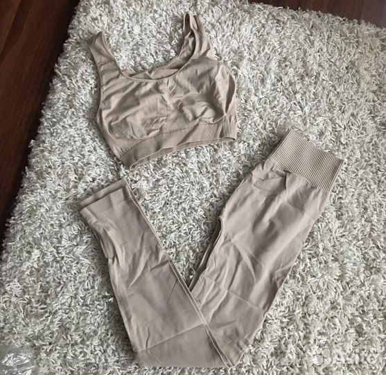 Бесшовный фитнес костюм