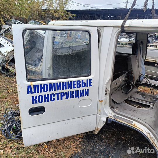 Дверь боковая задняя правая Isuzu Elf NPR66L 4HF1