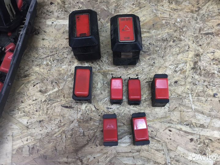 Кнопка аварийного сигнала Mercedes