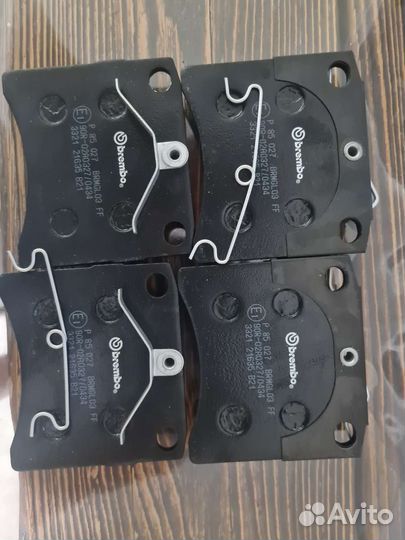 Тормозные колодки Brembo