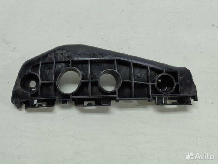 Крепление бампера переднее правое Toyota Corolla