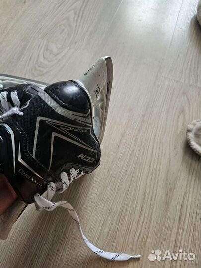 Коньки фирма CCM ribcor размер 12 (31,5)