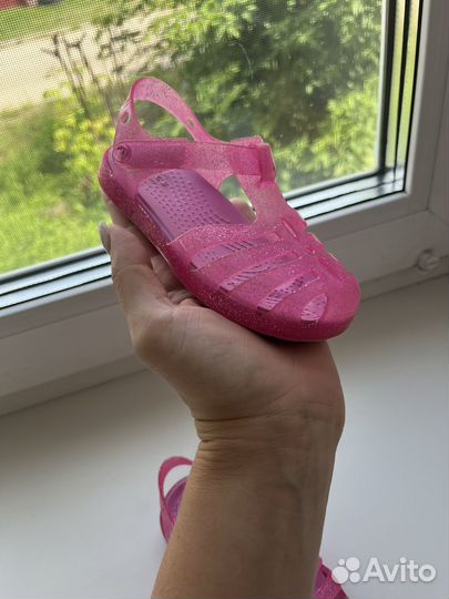 Сандали crocs для девочки