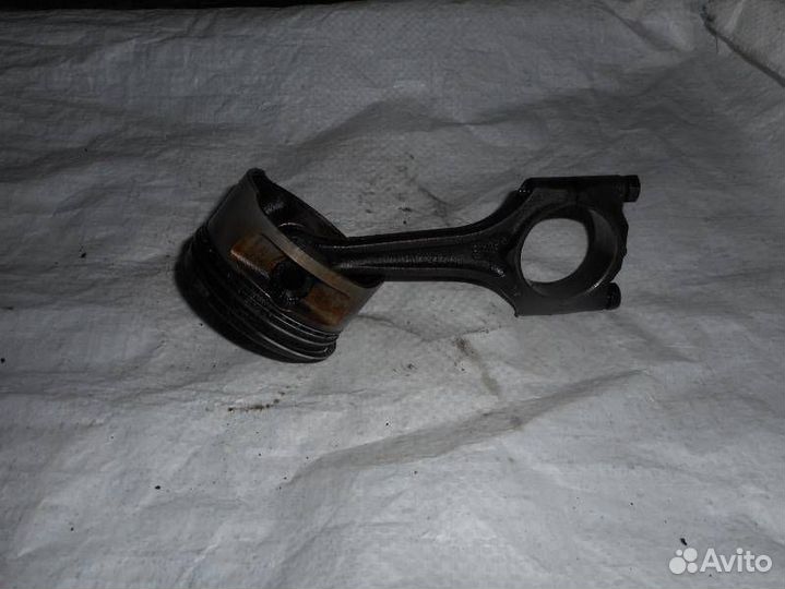 Поршень с шатуном Opel Vectra A 1988-1995