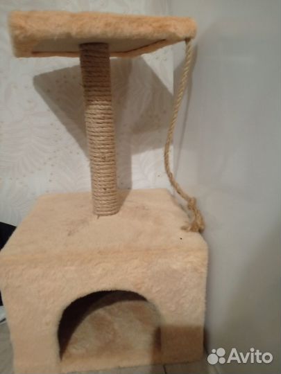 Кошачий домик с когтеточкой