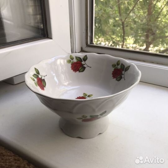 Ваза для фруктов на ножке