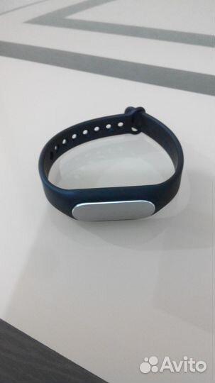 Продаю фитнес браслет Xiaomi Miband