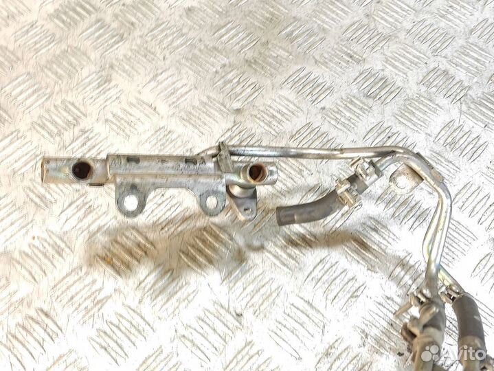 Рейка топливная рампа Subaru Forester S11