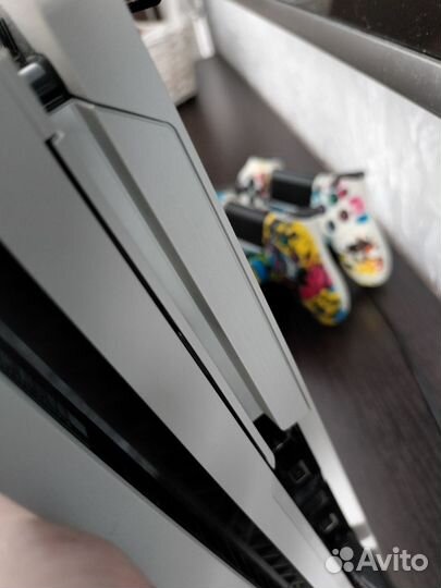 Sony PS 4 pro белая + игры ps4