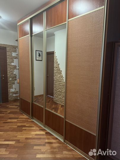 Шкаф купе с зеркалом панели