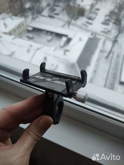 Держатель смартфона с креплением на руль