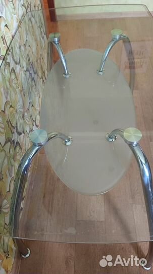 Кухонный стол стеклянный