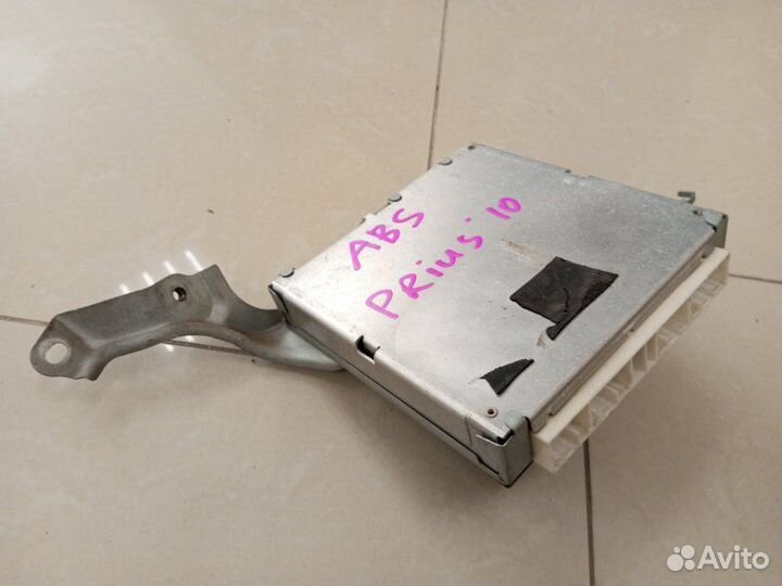 Блок электронный Toyota Prius NHW10 1NZ 2000