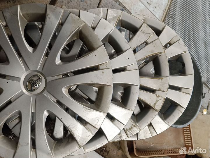 Колпаки на колеса r 16 toyota corolla оригенал