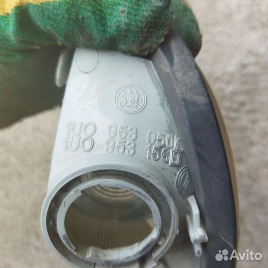 Поворотник правый Skoda Octavia A4