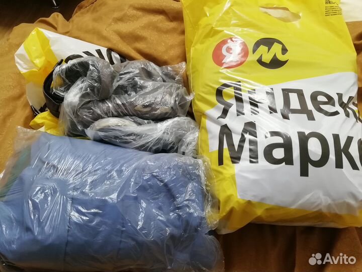 2 пакета вещей и обуви