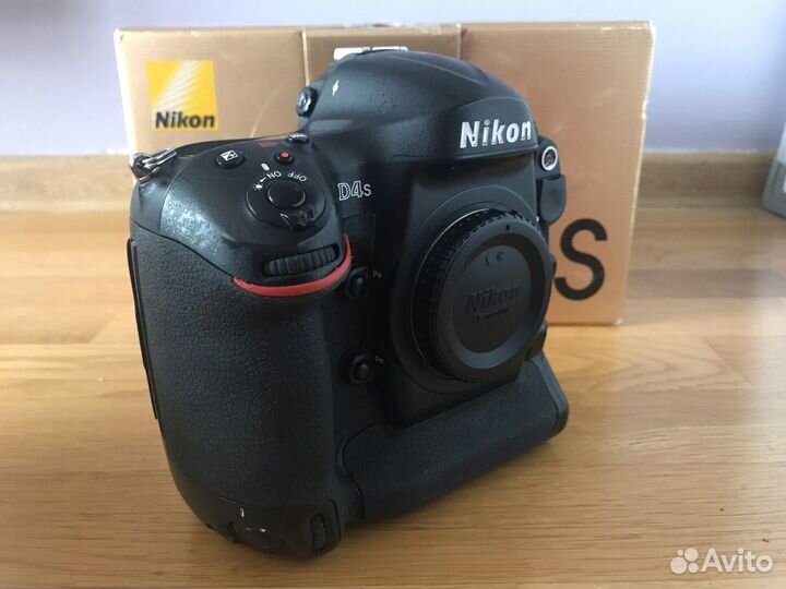 Nikon D4s body (пробег 115 тыс.кадров)