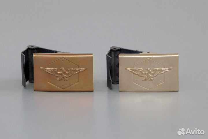 Ремень с металлической пряжкой