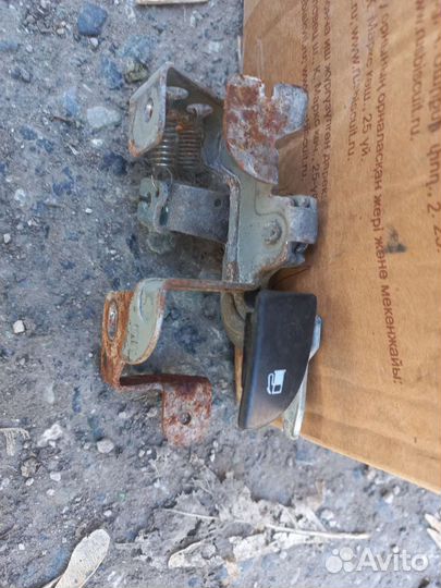 Ручка открывания бензобака Mazda Capellа GF