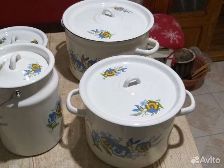 Комплект советский новый: кастрюли плюс бидон