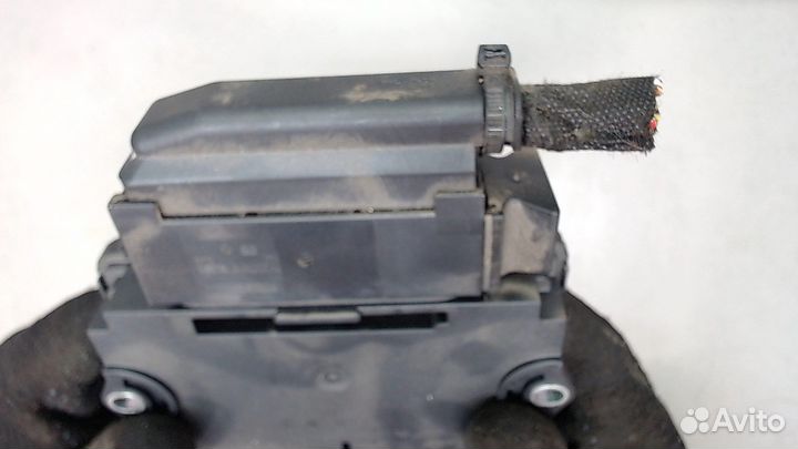 Блок управления стояночным тормозом Volkswagen Tou