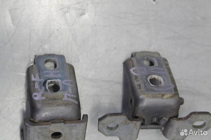 Петли двери передней левой Renault Fluence