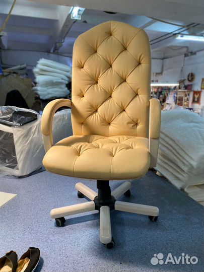 Офисное кресло