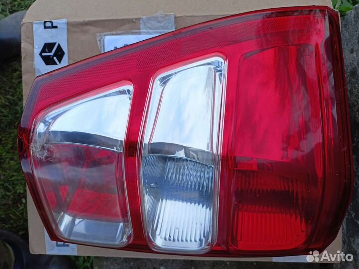 Продаю задний левый фонарь