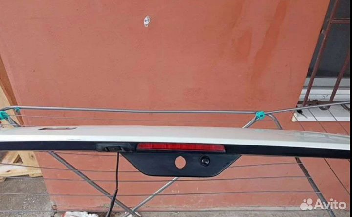 Спойлер с камерой для Nissan Elgrand