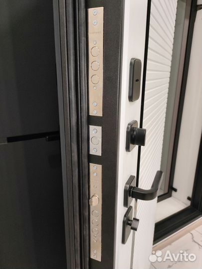 Входная дверь