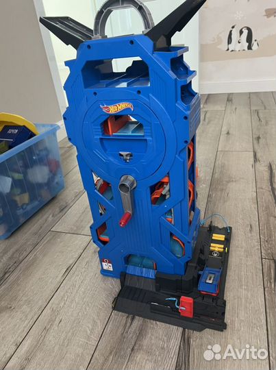 Mega garage hot wheels