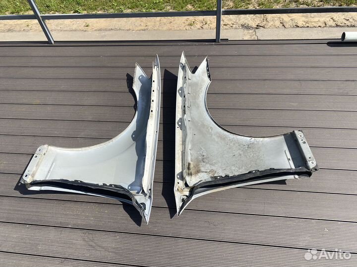 Крыло белое переднее правое левое Mercedes w221