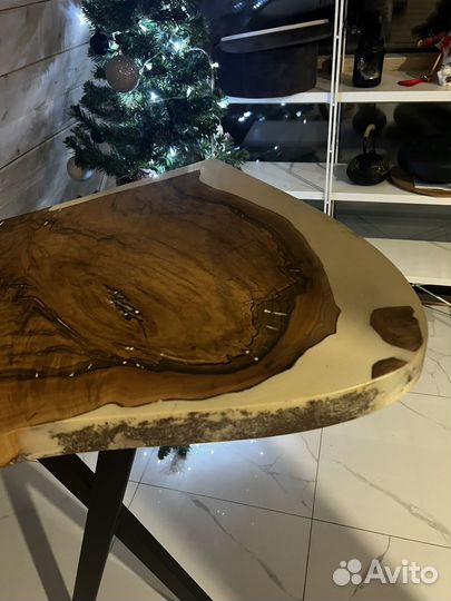 Стол из слэба река