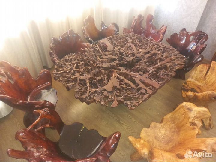 Стол со стульями