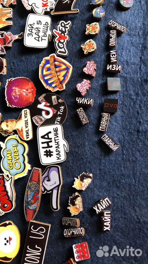 Значки, серьги