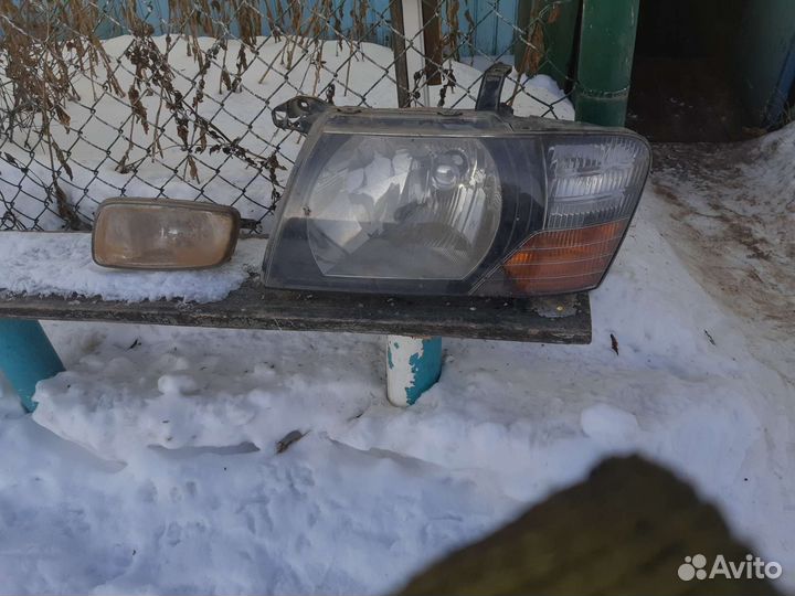 Фара противотуманка mitsubishi pajero 3