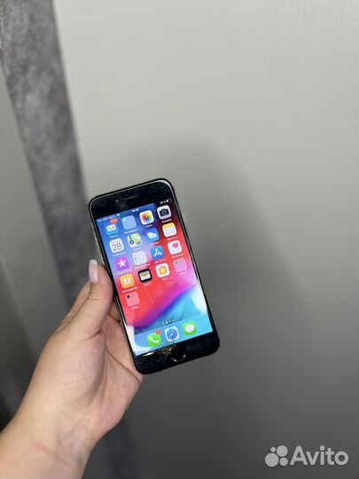 Телефон iPhone 6