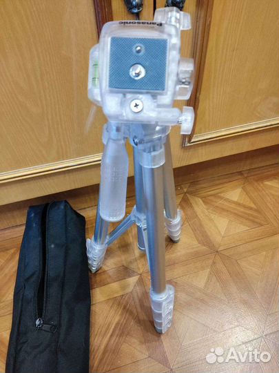 Штатив для видеокамеры