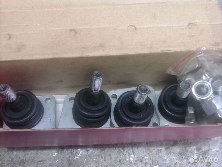 Комплект шаровых опор 2123 