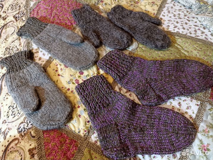 Шерстяные варежки, носки
