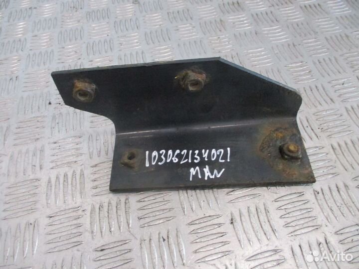 Кронштейн патрубка воздуховода MAN 81669365128