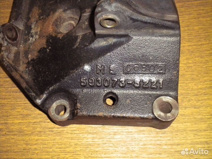 Крепление компрессора LD20T-II Nissan Largo