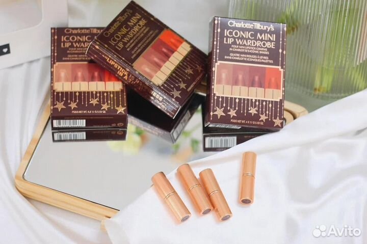 Набор Charlotte Tilbury Iconic Mini Lip Wardrobe