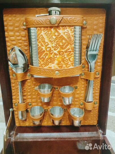 Новый набор для барбекю/пикника в кожаном чемодане