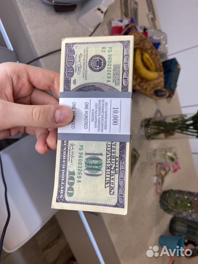 Пачка шуточных долларов