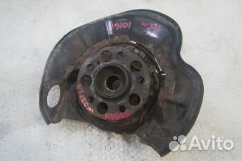 Кулак задний правый